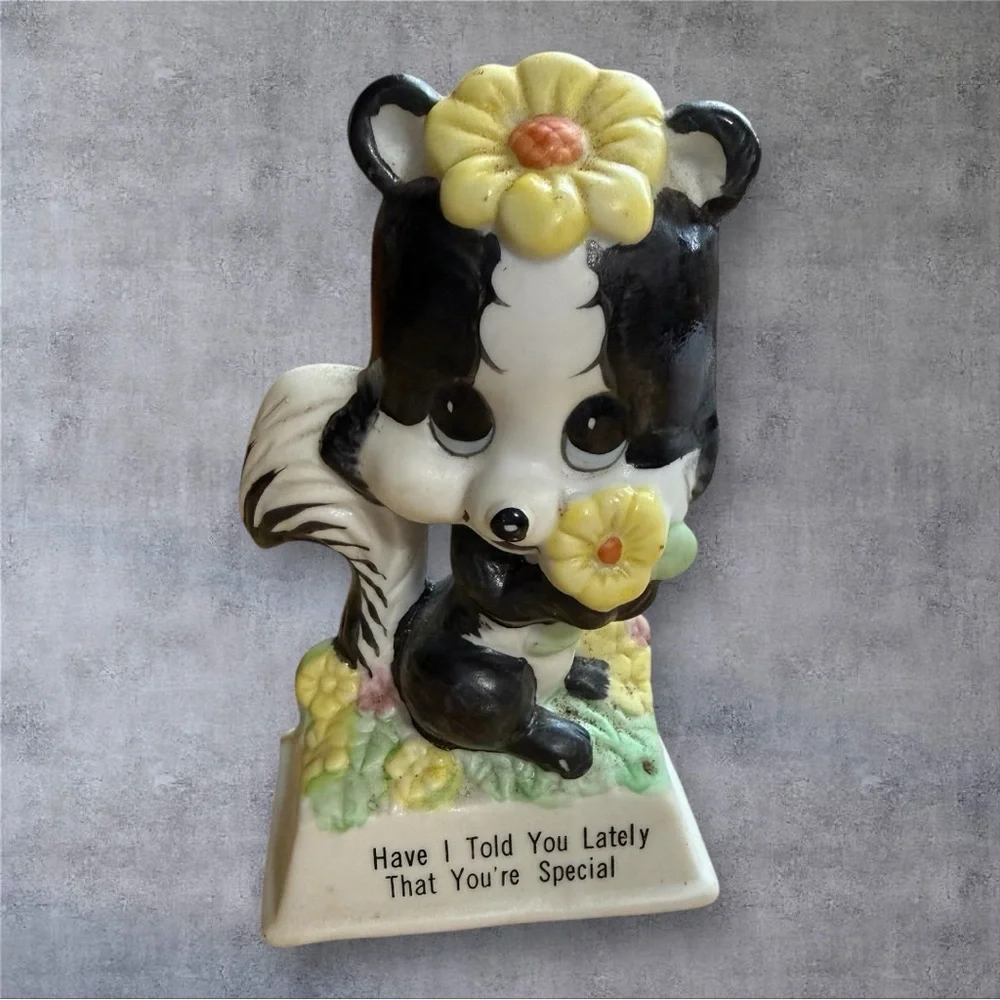 Vintage 1979 Russ Berrie & Co. Ceramic Skunk Figurine (model #818)